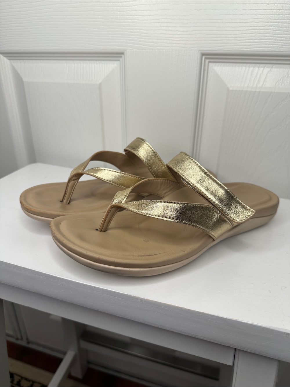 Stunning light gold ABEO Women's Oasis Thong Sandal Metatarsal